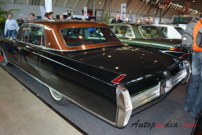 Cadillac Sixty Special 8th generation 1961-1964 (1964 hardtop 4d),  left rear view