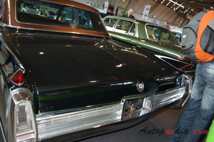 Cadillac Sixty Special 8. generacja 1961-1964 (1964 hardtop 4d), tył
