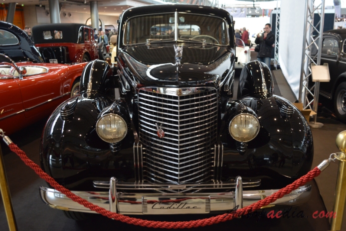 Cadillac Series 90 1930-1940 (1939 V16 Saloon 4d), przód