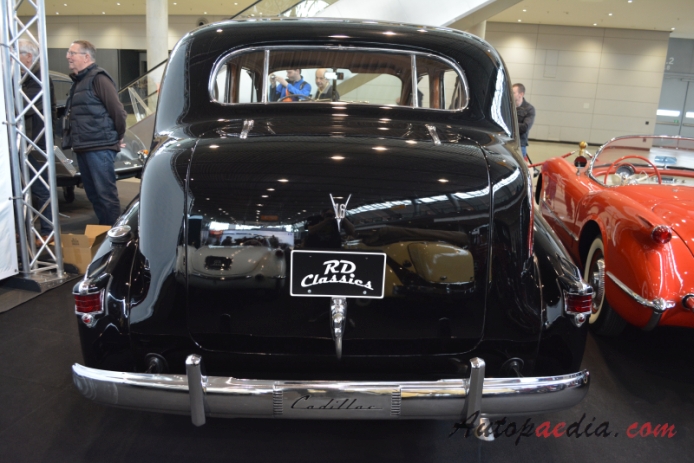 Cadillac Series 90 1930-1940 (1939 V16 Saloon 4d), rear view