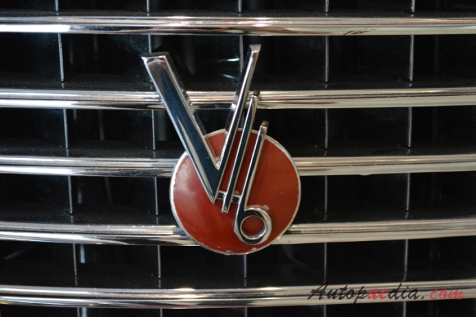Cadillac Series 90 1930-1940 (1939 V16 Saloon 4d), front emblem  