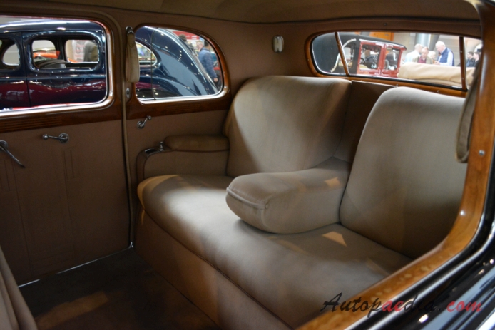 Cadillac Series 90 1930-1940 (1939 V16 Saloon 4d), interior