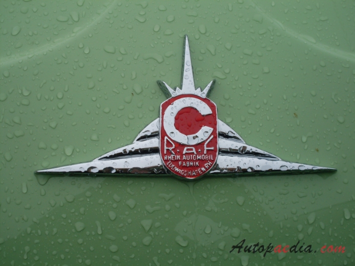Champion 400 1951-1954 (1953), front emblem  