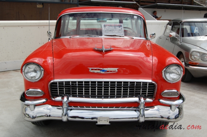 Chevrolet 210 (Two Ten) 2. generacja 1955-1957 (1955 Chevrolet 210 Handyman Station Wagon 3d), przód