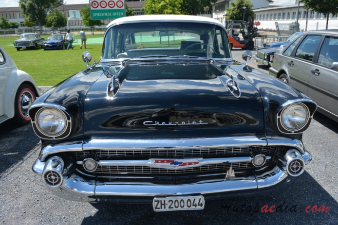 Chevrolet 210 (Two Ten) 2. generacja 1955-1957 (1957 sedan 4d), przód