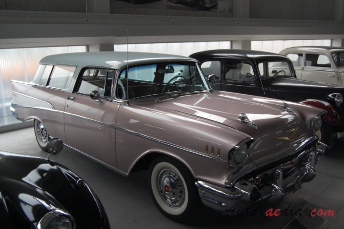 Chevrolet Bel Air 2. generacja 1955-1957 (1957 Nomad Station Wagon 2d), prawy przód
