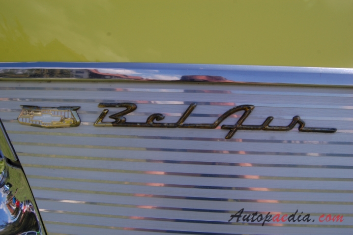 Chevrolet Bel Air 2. generacja 1955-1957 (1957 hardtop 2d), emblemat bok 