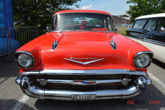 Chevrolet Bel Air 2. generacja 1955-1957 (1957 sedan 2d), przód