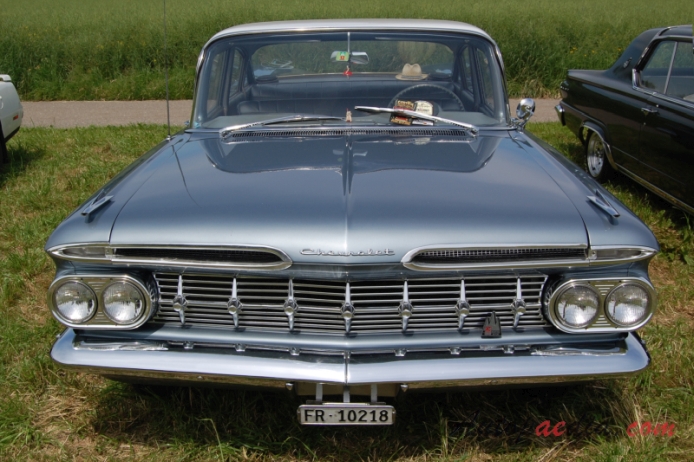 Chevrolet Bel Air 4. generacja 1958-1960 (1959 sedan 4d), przód