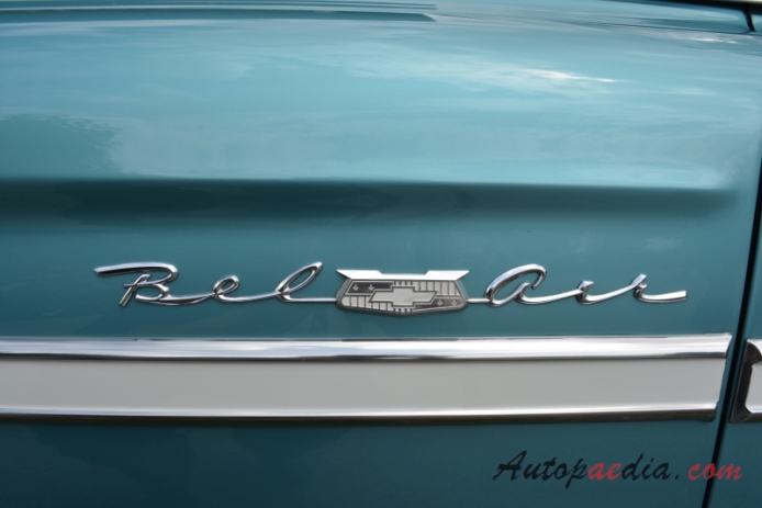 Chevrolet Bel Air 4. generacja 1958-1960 (1959 sedan 4d), emblemat bok 
