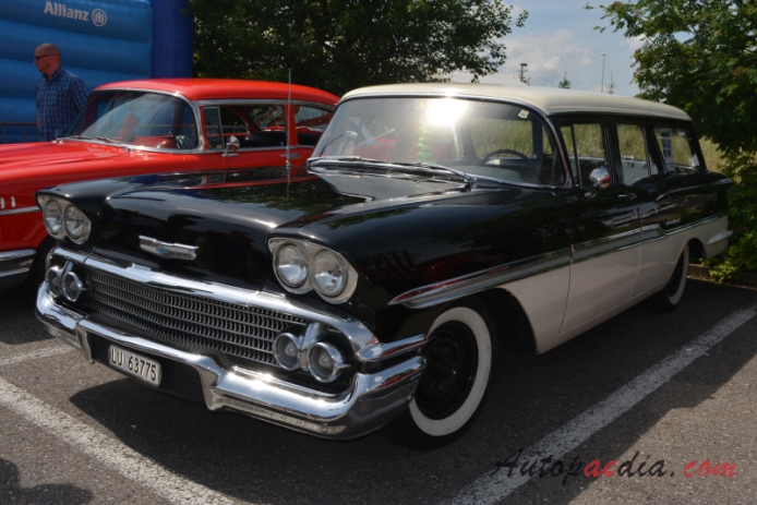 Chevrolet Brookwood 1. series 1958-1961 (1958 estate 4d), lewy przód
