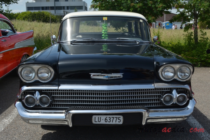 Chevrolet Brookwood 1st series 1958-1961 (1958 estate 4d), front view