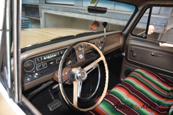 Chevrolet C/K 1. generacja 1960-1966 (1964-1966 Chevrolet C10 Fleetside long-bed pickup 2d), wnętrze