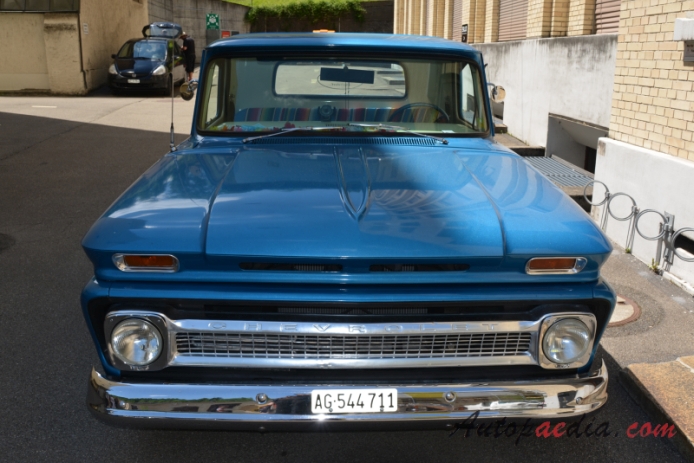 Chevrolet C/K 1. generacja 1960-1966 (1964-1966 Chevrolet Custom Fleetside long-bed pickup 2d), przód