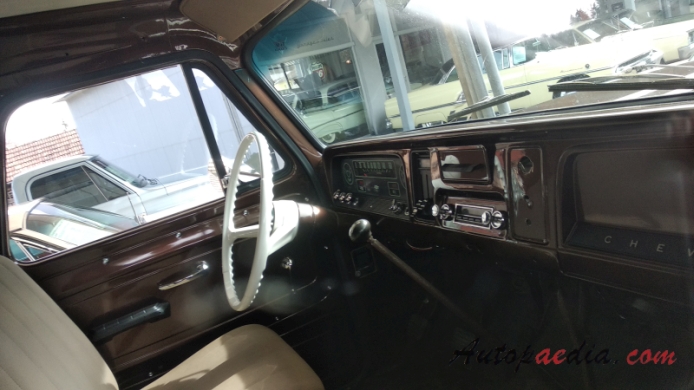 Chevrolet C/K 1. generacja 1960-1966 (1966 Chevrolet C30 panel ciężarówka 3d), wnętrze
