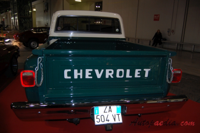 Chevrolet C/K 2. generacja 1967-1972 (1969 Chevrolet C10 Stepside pickup 2d), tył