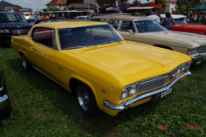 Chevrolet Caprice 1st generation 1966-1970 (1966 hardtop 2d), right front view