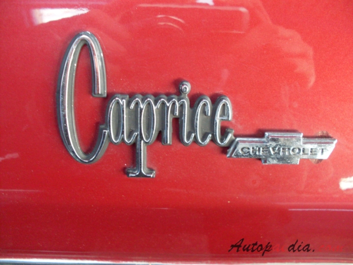 Chevrolet Caprice 2. generacja 1971-1976 (1975 Chevrolet Caprice kabriolet 2d), emblemat tył 