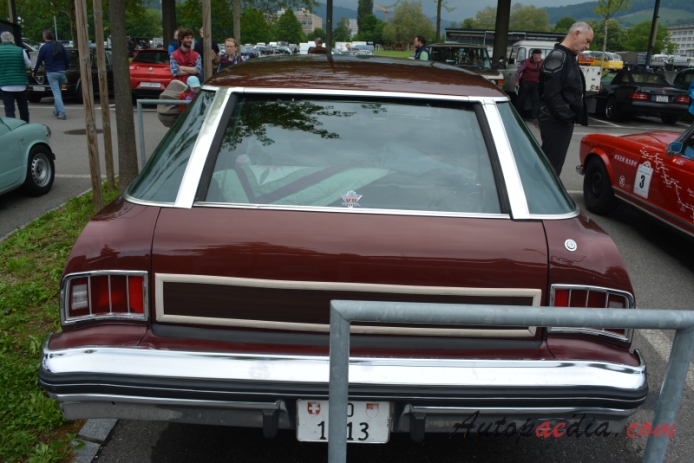 Chevrolet Caprice 2. generacja 1971-1976 (1976 Chevrolet Caprice Estate station wagon 5d), tył