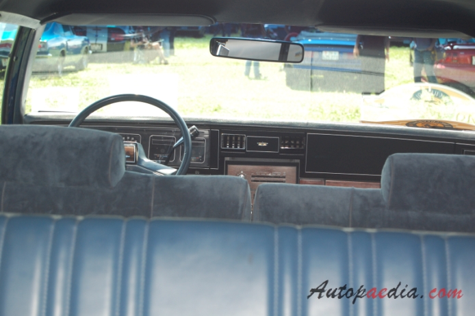 Chevrolet Caprice 3. generacja 1977-1990 (1988 Chevrolet Caprice Classic station wagon 5d), wnętrze