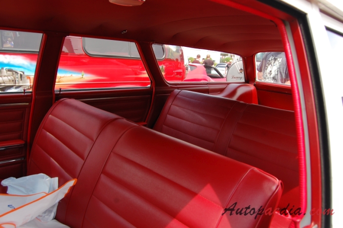 Chevrolet Chevelle 1st generation 1964-1967 (1965 Chevrolet Chevelle 300 Deloxe station wagon 5d), interior