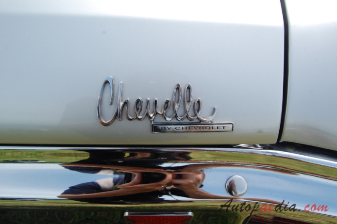 Chevrolet Chevelle 2nd generation 1967-1972 (1970 Chevrolet Chevelle Malibu 350 convetible 2d), rear emblem  