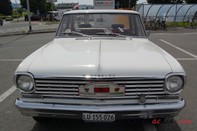 Chevrolet Chevy II 1. generacja 1962-1965 (1962 Chevrolet Chevy II sedan 4d), przód