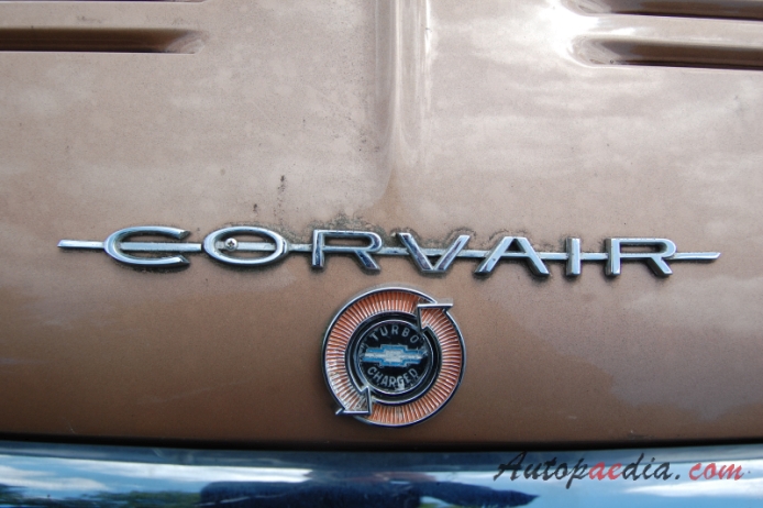 Chevrolet Corvair 1. generacja 1960-1964 (1962-1964 Chevrolet Corvair Monza 900 Turbo Coupé 2d), emblemat tył 