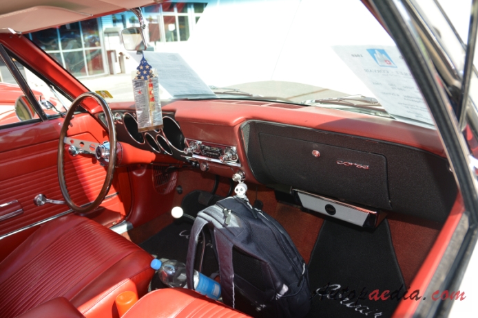 Chevrolet Corvair 2. generacja 1965-1969 (1965 Chevrolet Corvair Corsa Turbo 2.7L hardtop Coupé 2d), wnętrze