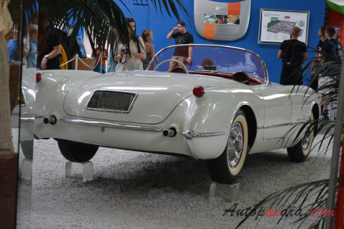 Chevrolet Corvette C1 1953-1962 (1954 roadster 2d), prawy tył