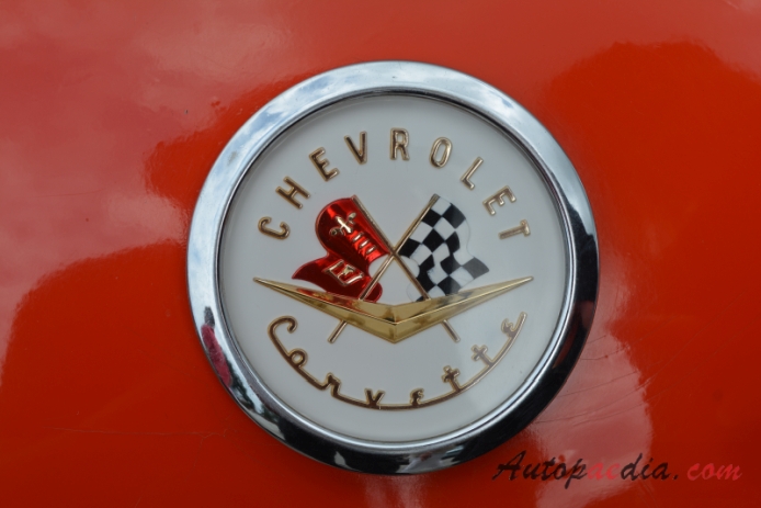 Chevrolet Corvette C1 1953-1962 (1956-1957 kabriolet 2d), emblemat tył 