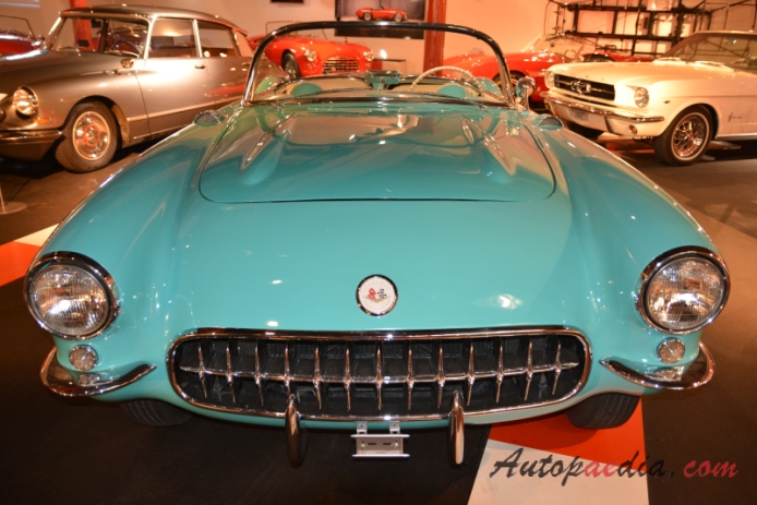 Chevrolet Corvette C1 1953-1962 (1957 kabriolet 2d), przód