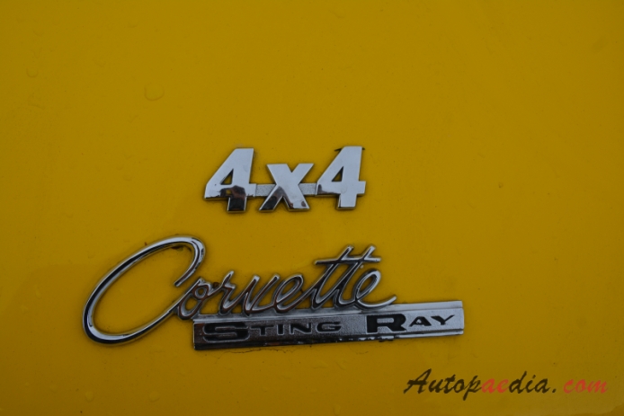Chevrolet Corvette C2 Sting Ray 1963-1967 (1963 Chevrolet Corvette 4x4 off-road przeróbka 2d), emblemat tył 