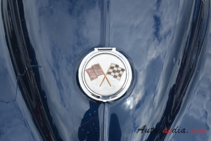 Chevrolet Corvette C2 Sting Ray 1963-1967 (1963 fuel injection Coupé 2d), emblemat tył 