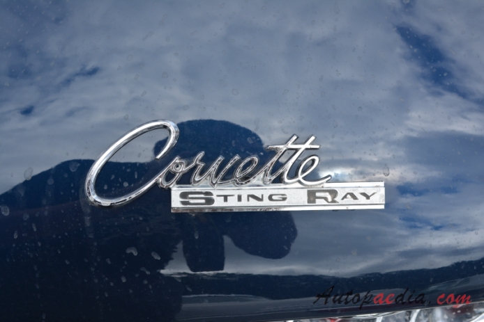 Chevrolet Corvette C2 Sting Ray 1963-1967 (1963 fuel injection Coupé 2d), rear emblem  