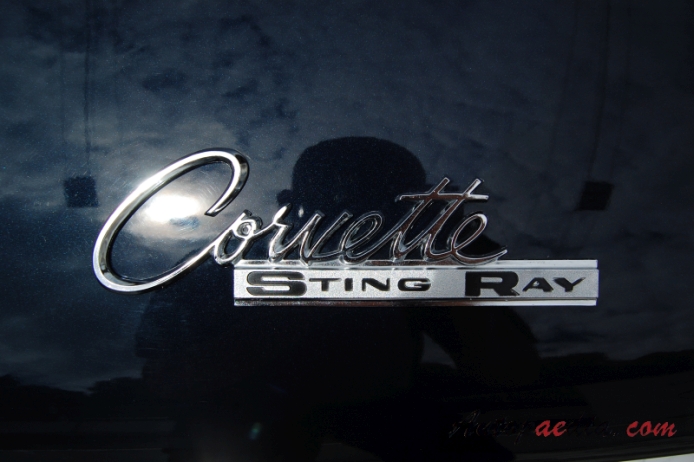 Chevrolet Corvette C2 Sting Ray 1963-1967 (1964 Coupé 2d), emblemat tył 
