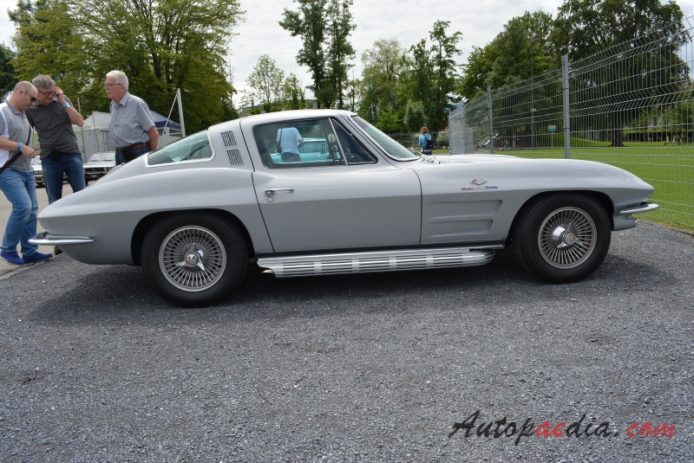Chevrolet Corvette C2 Sting Ray 1963-1967 (1964 fuel injection Coupé 2d), prawy bok