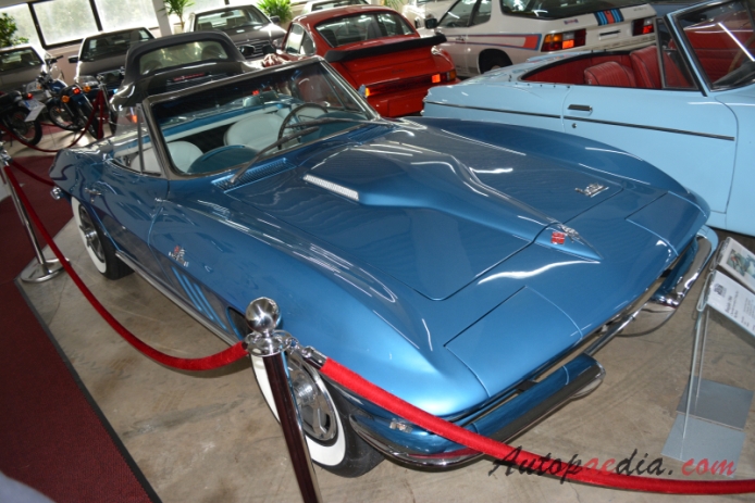 Chevrolet Corvette C2 Sting Ray 1963-1967 (1966 Chevrolet Corvette 427 Turbo Jet kabriolet 2d), prawy przód