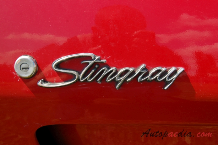 Chevrolet Corvette C3 1968-1982 (1976 Chevrolet Corvette Stingray T-top Coupé 2d), side emblem 