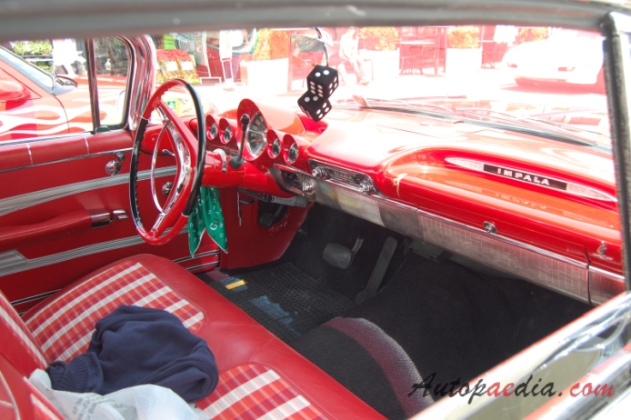 Chevrolet Impala 2. generacja 1959-1960 (1959 Chevrolet Impala Sport Coupé hardtop 2d), wnętrze