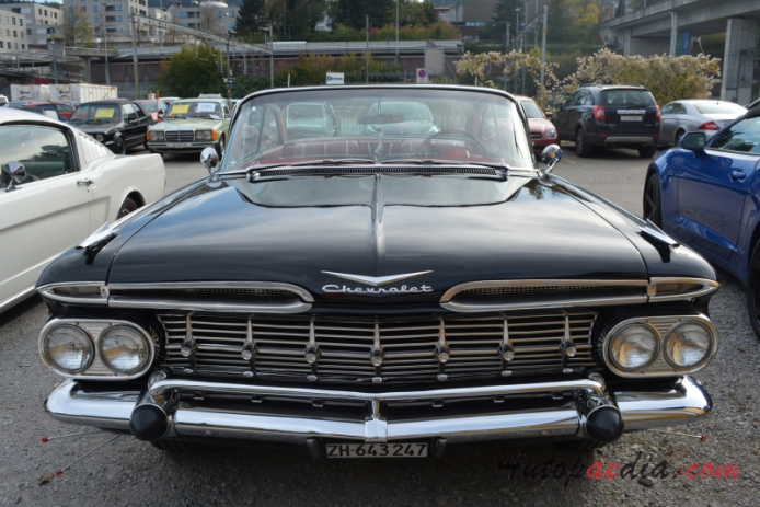 Chevrolet Impala 2. generacja 1959-1960 (1959 Chevrolet Impala Sport Coupé hardtop 2d), przód
