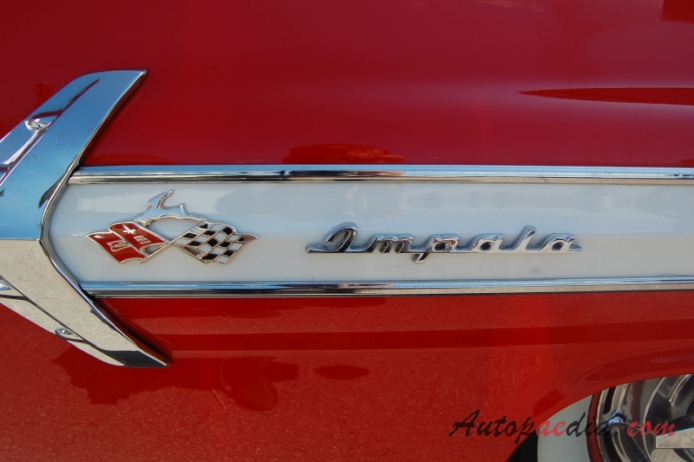 Chevrolet Impala 2. generacja 1959-1960 (1960 kabriolet 2d), emblemat bok 
