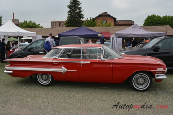 Chevrolet Impala 2nd generation 1959-1960 (1960 hardtop 4d), right side view