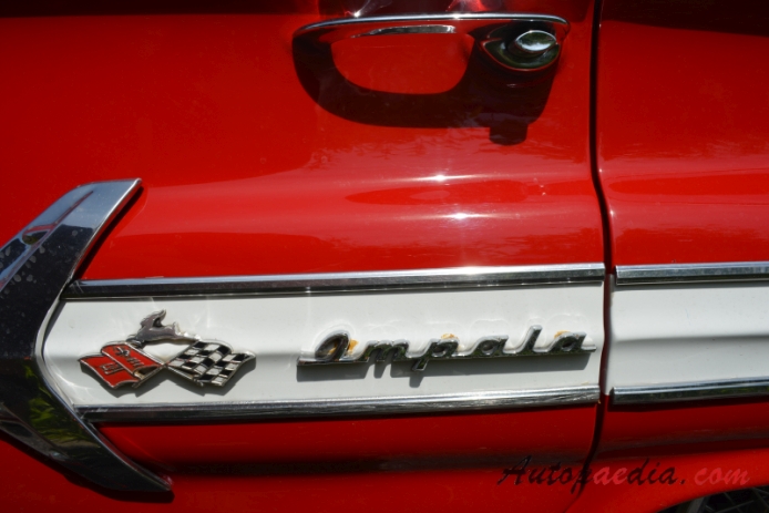 Chevrolet Impala 2. generacja 1959-1960 (1960 hardtop 4d), emblemat bok 