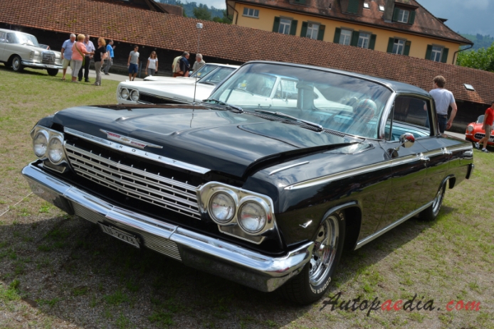 Chevrolet Impala 3rd generation 1961-1964 (1962 Chevrolet Impala 283 hardtop 4d), left front view