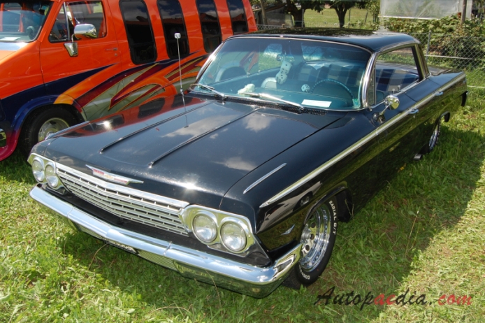 Chevrolet Impala 3rd generation 1961-1964 (1962 Chevrolet Impala 283 hardtop 4d), left front view