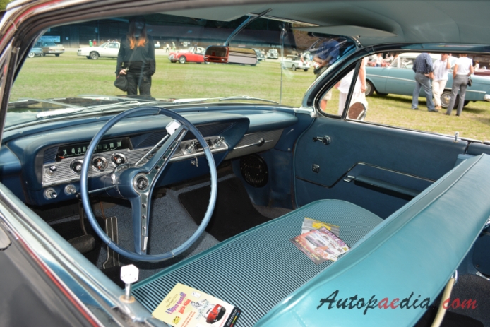 Chevrolet Impala 3. generacja 1961-1964 (1962 Chevrolet Impala 283 hardtop 4d), wnętrze