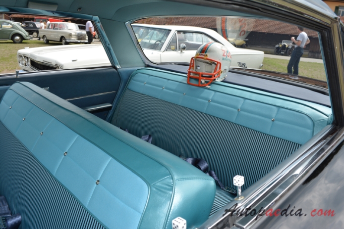 Chevrolet Impala 3. generacja 1961-1964 (1962 Chevrolet Impala 283 hardtop 4d), wnętrze
