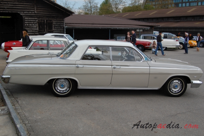 Chevrolet Impala 3rd generation 1961-1964 (1962 hardtop 4d), right side view