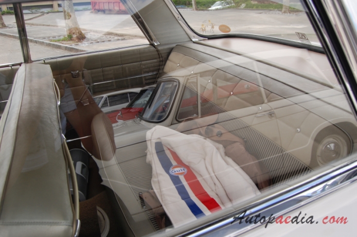 Chevrolet Impala 3. generacja 1961-1964 (1962 hardtop 4d), wnętrze